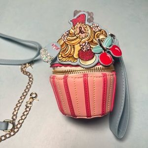 Cupcake Purse/ crossbody/ hand bag